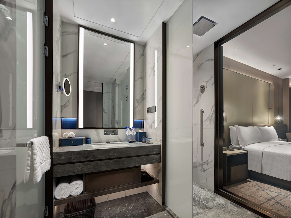 DoubleTree by Hilton Qidong 8/61