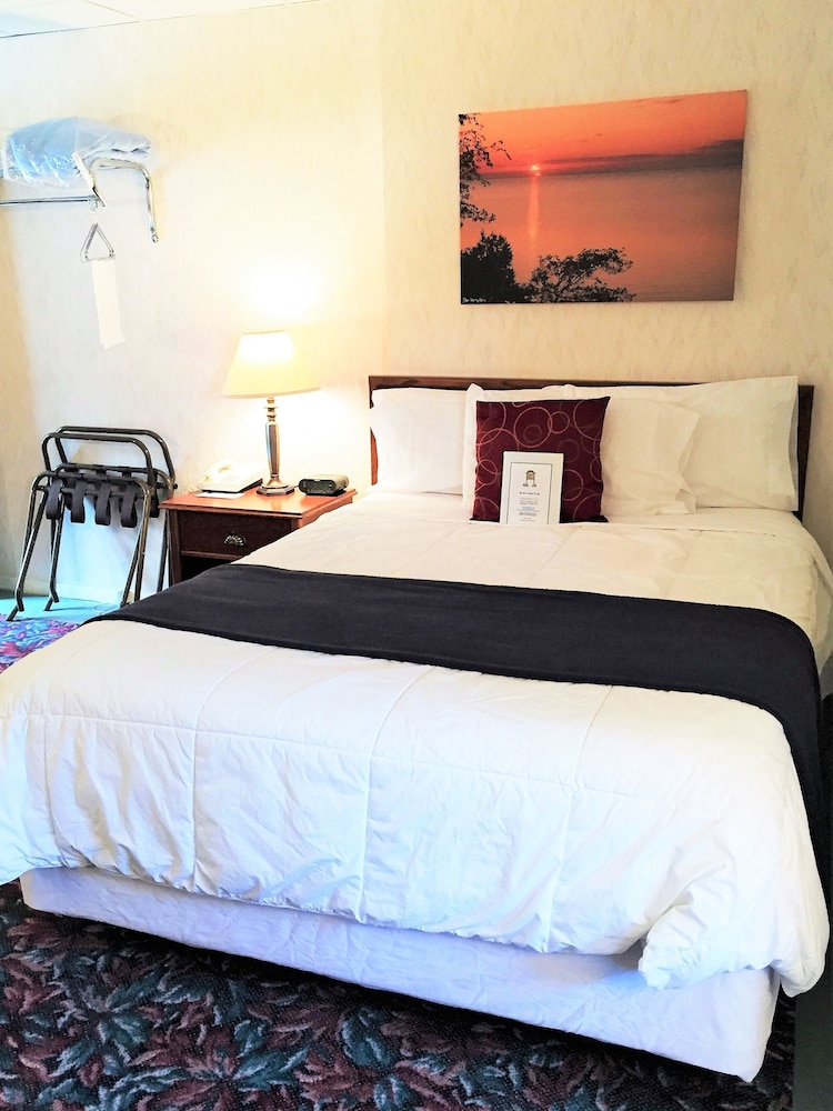 Cedar Motor Inn 13/56