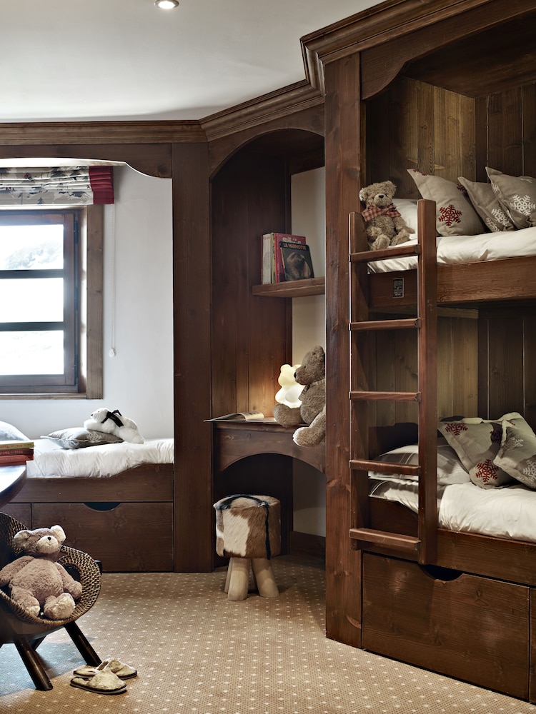 Hôtel Barmes De L'ours 43/47