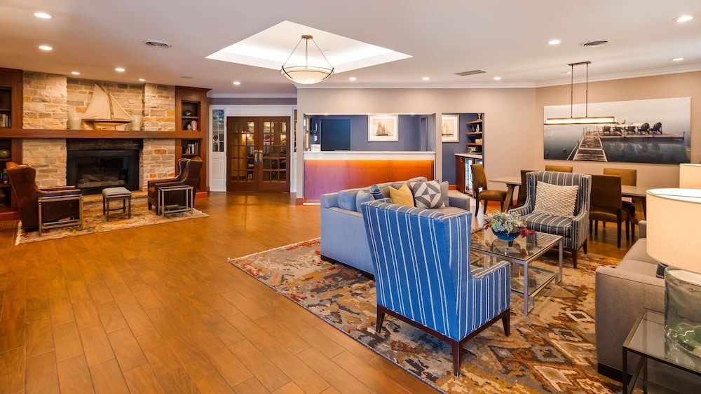 Best Western Plus White Bear Country Inn 42/47