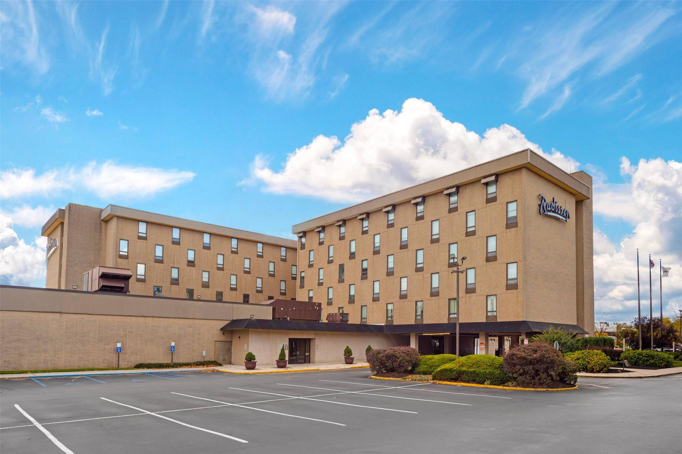 Radisson Hotel Philadelphia Northeast 76/79