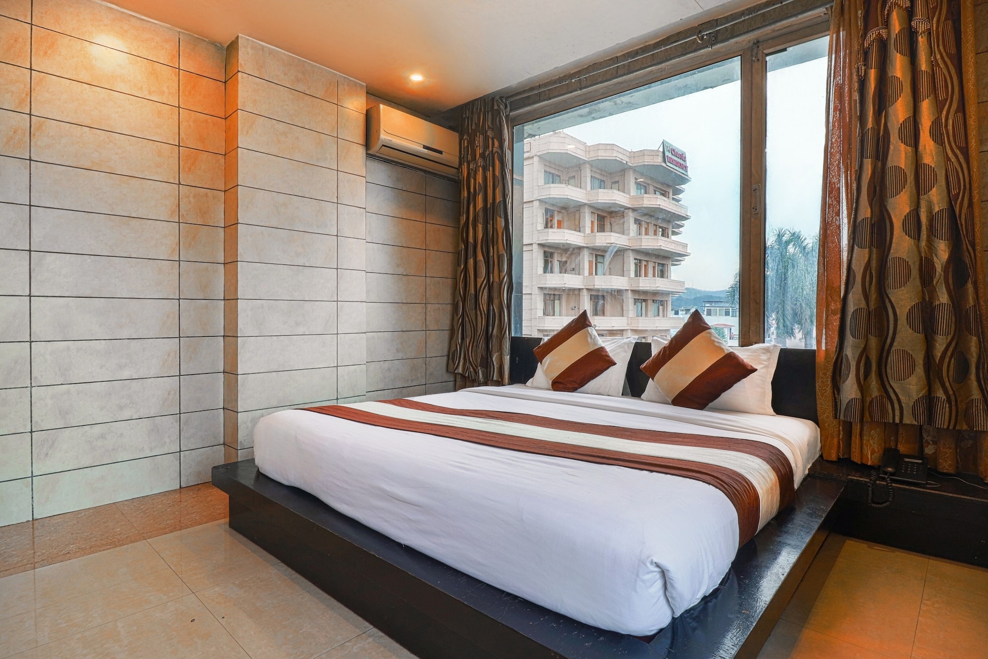 PREMIUM, KING BED, ACCESSIBLE