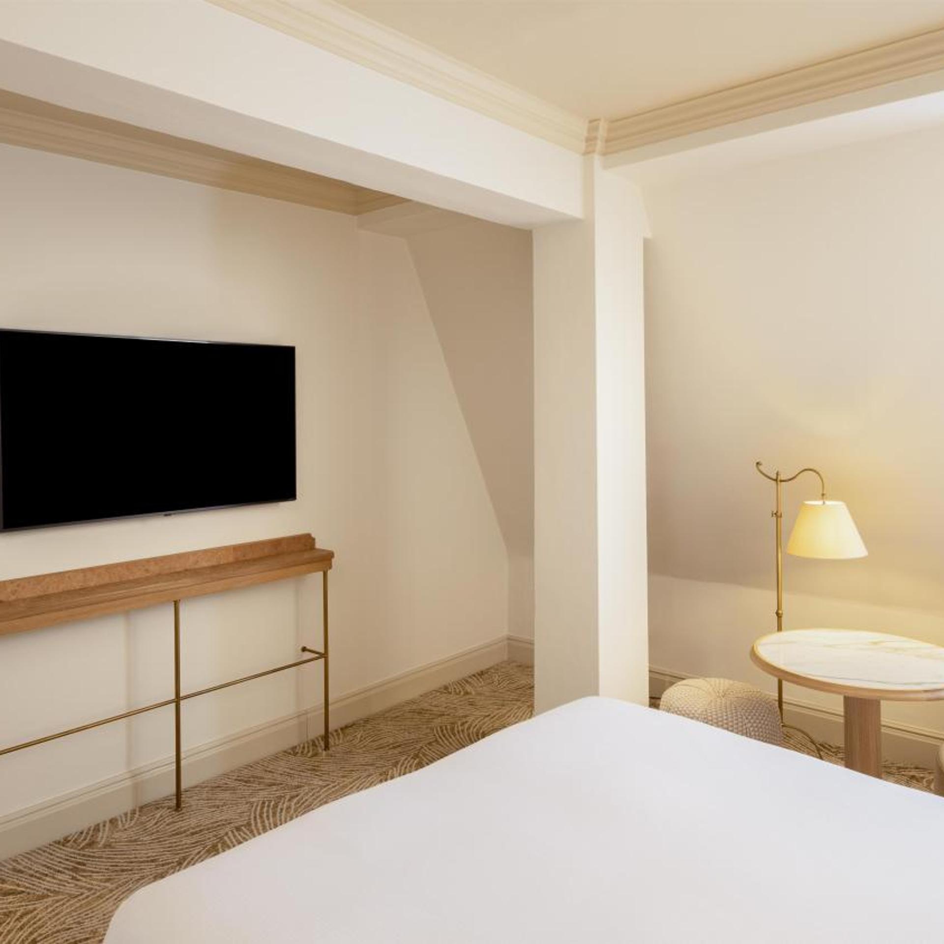 Waldorf, Queen Bed