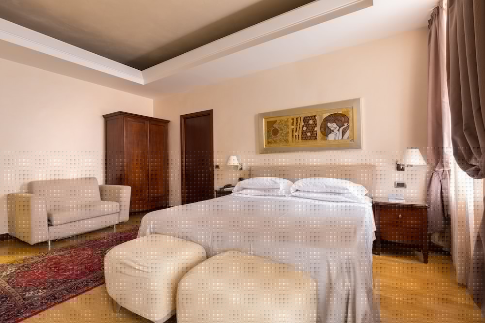 Liassidi Palace 22/84