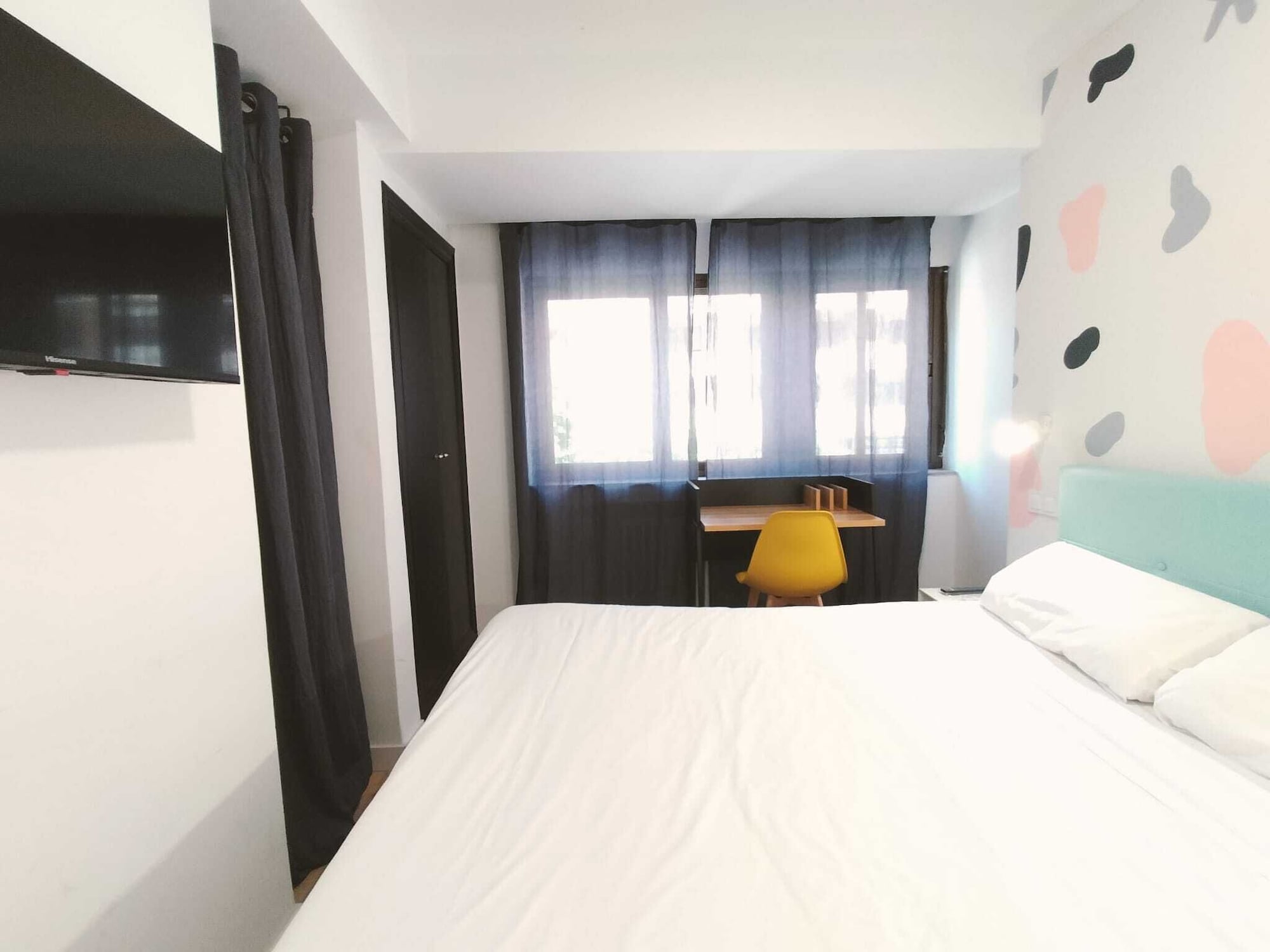 CITY, DOUBLE BED, PRIVATE BATHROOM