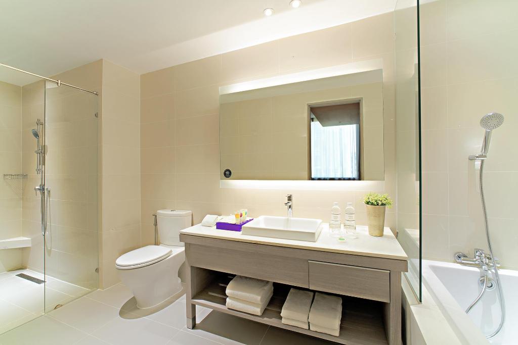جناح بسرير كينج بإطلالة مع أريكة، HYATT PLACE BANGKOK SUKHUMVIT 3/3