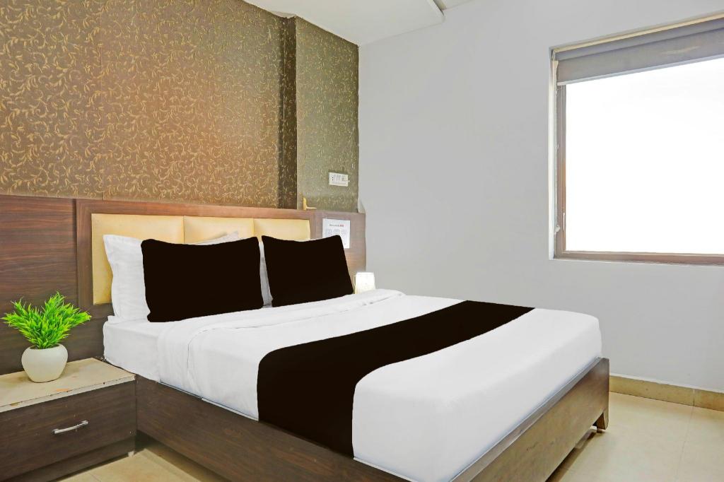 Oyo 11943 Hotel Yugantar Palace 13/25