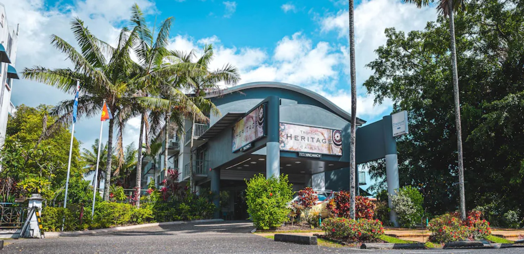 HERITAGE CAIRNS 34/35