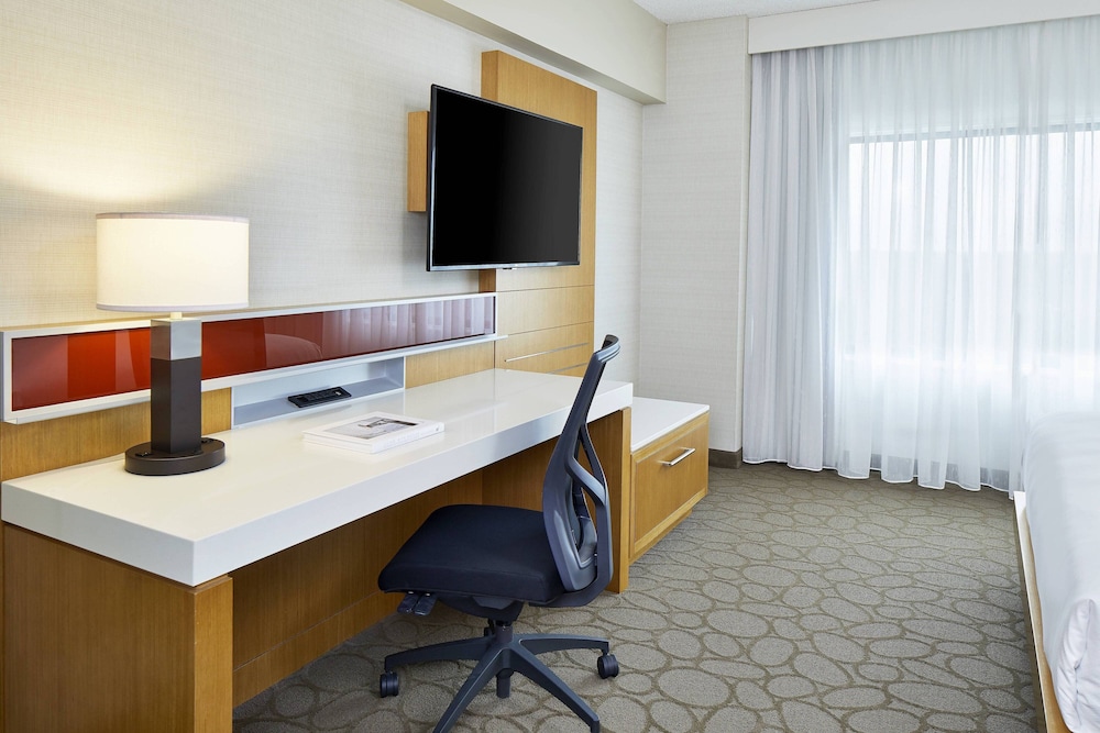 Renaissance Chicago Glenview Suites Hotel 54/72
