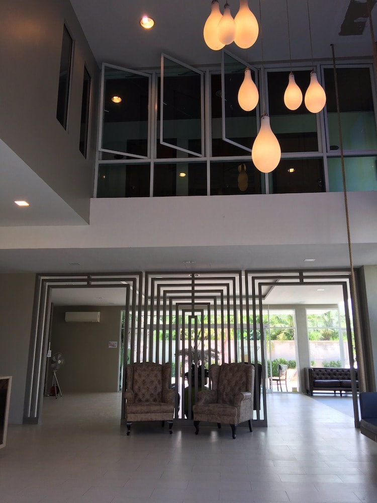 Embryo Hotel 39/76