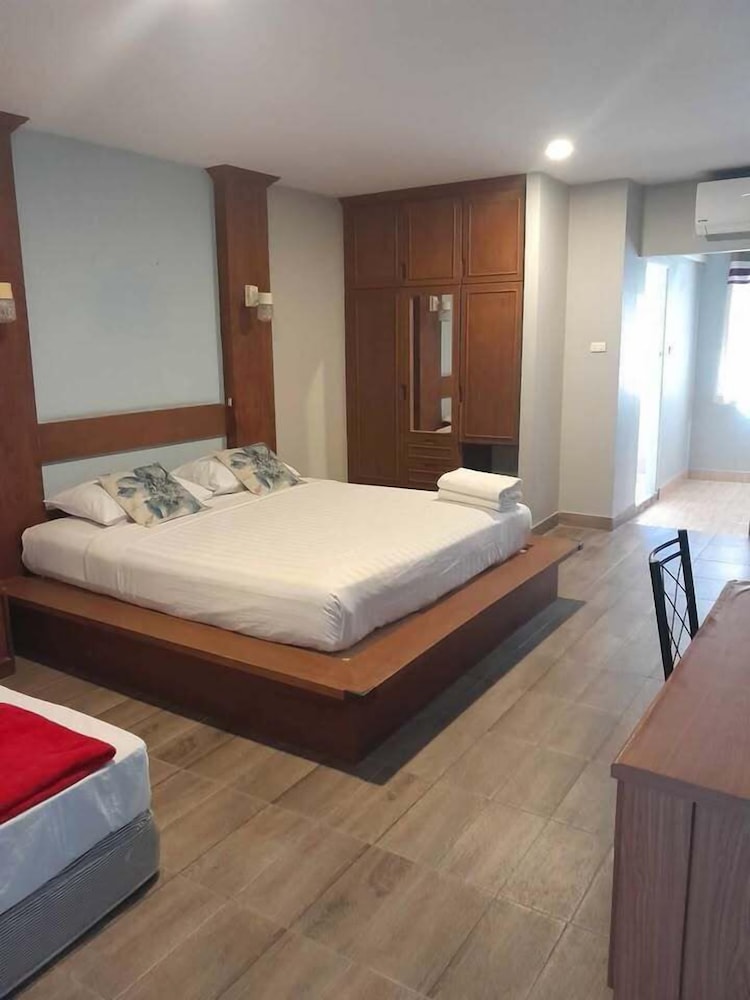Suite, Twin Beds, Green Beach Pattaya 4/4