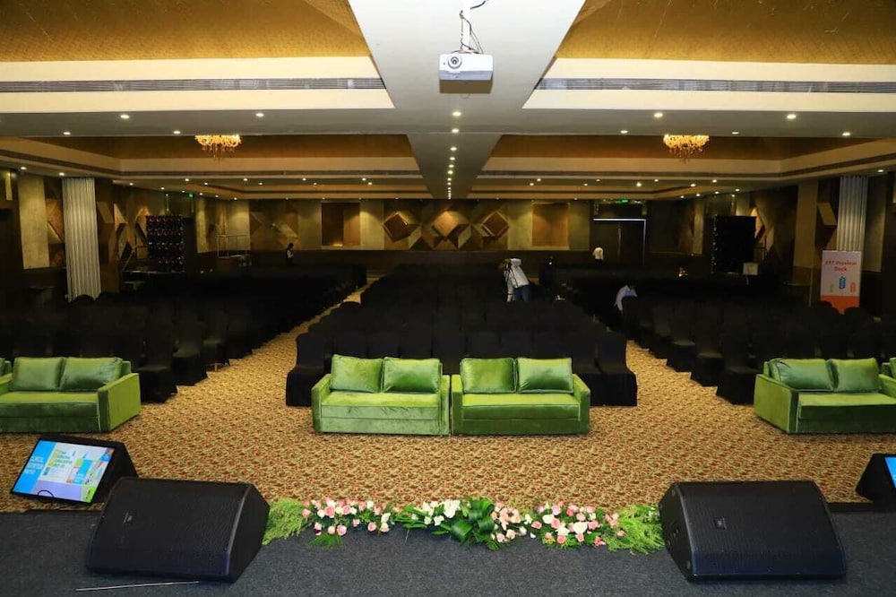 Pride Hotel And Convention Centre 9/50