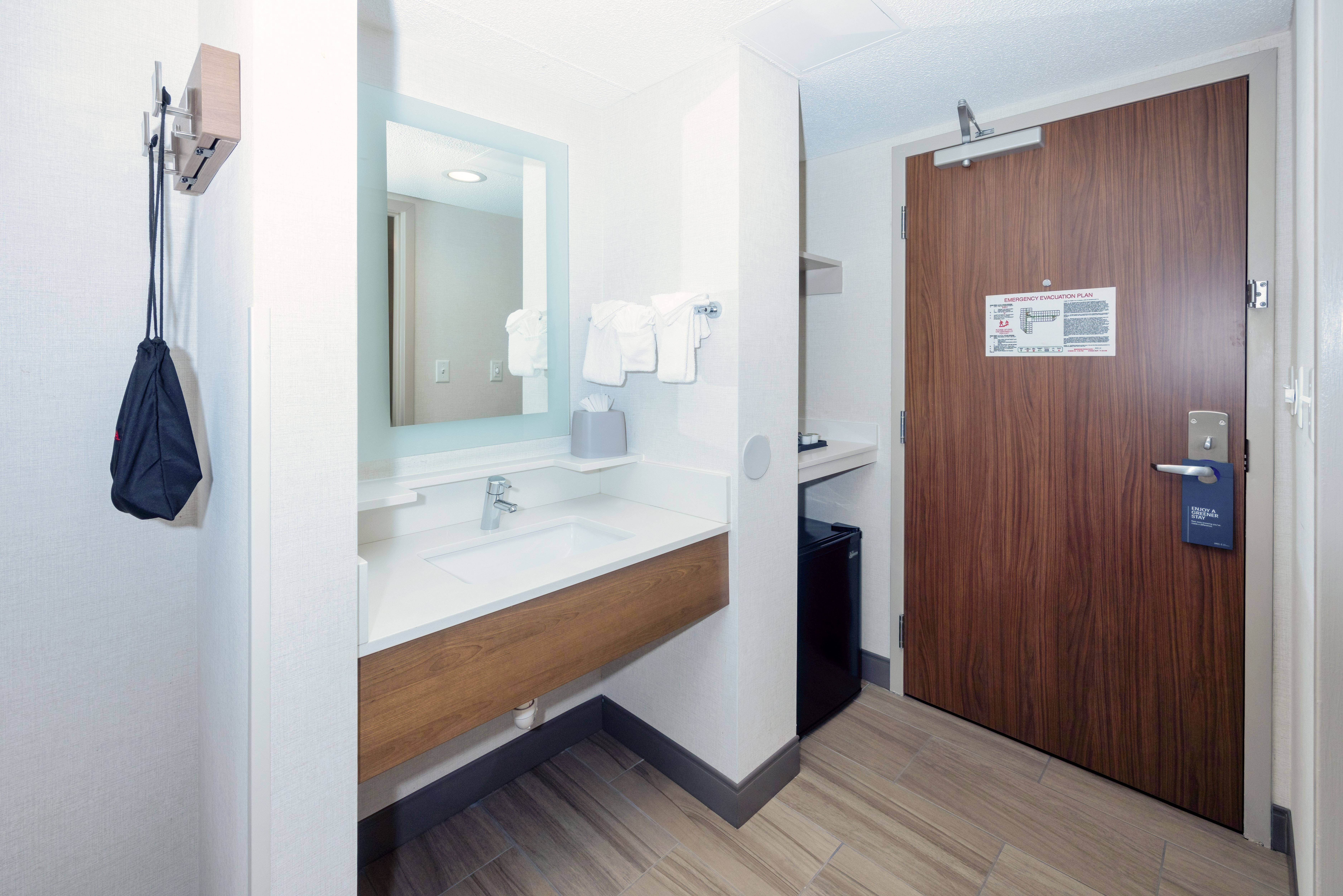 Holiday Inn Express-Saugus Logan Airport 28/28