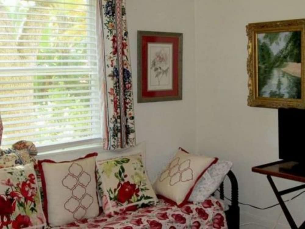 Secret Garden Inn 54/73