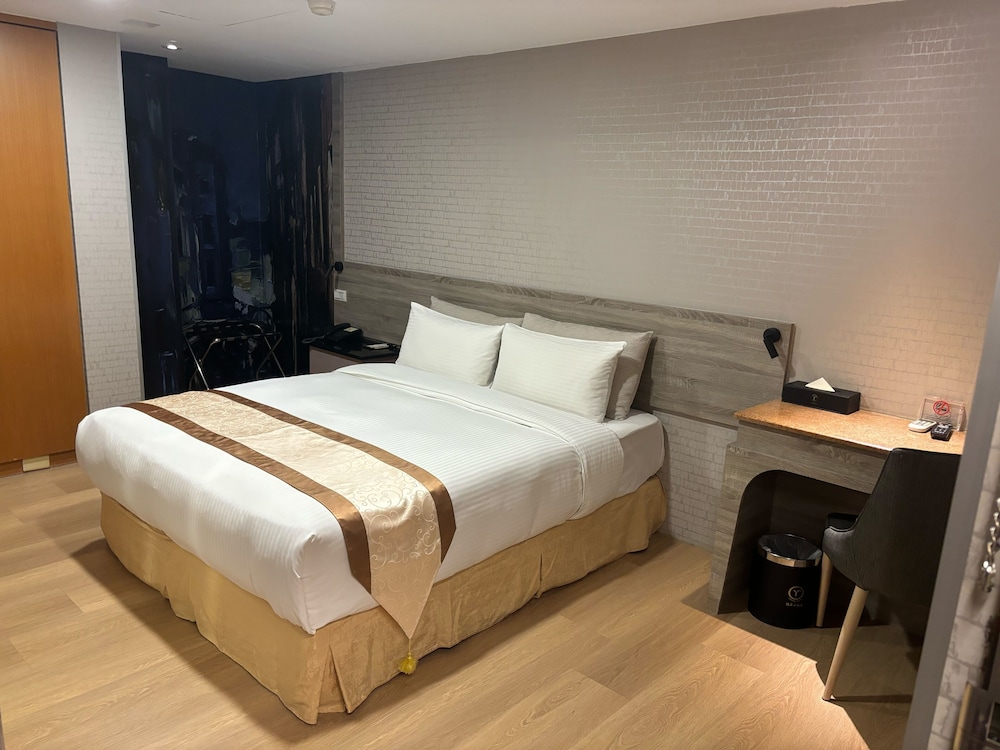 CLASSIC, DOUBLE BED, NO PARKING