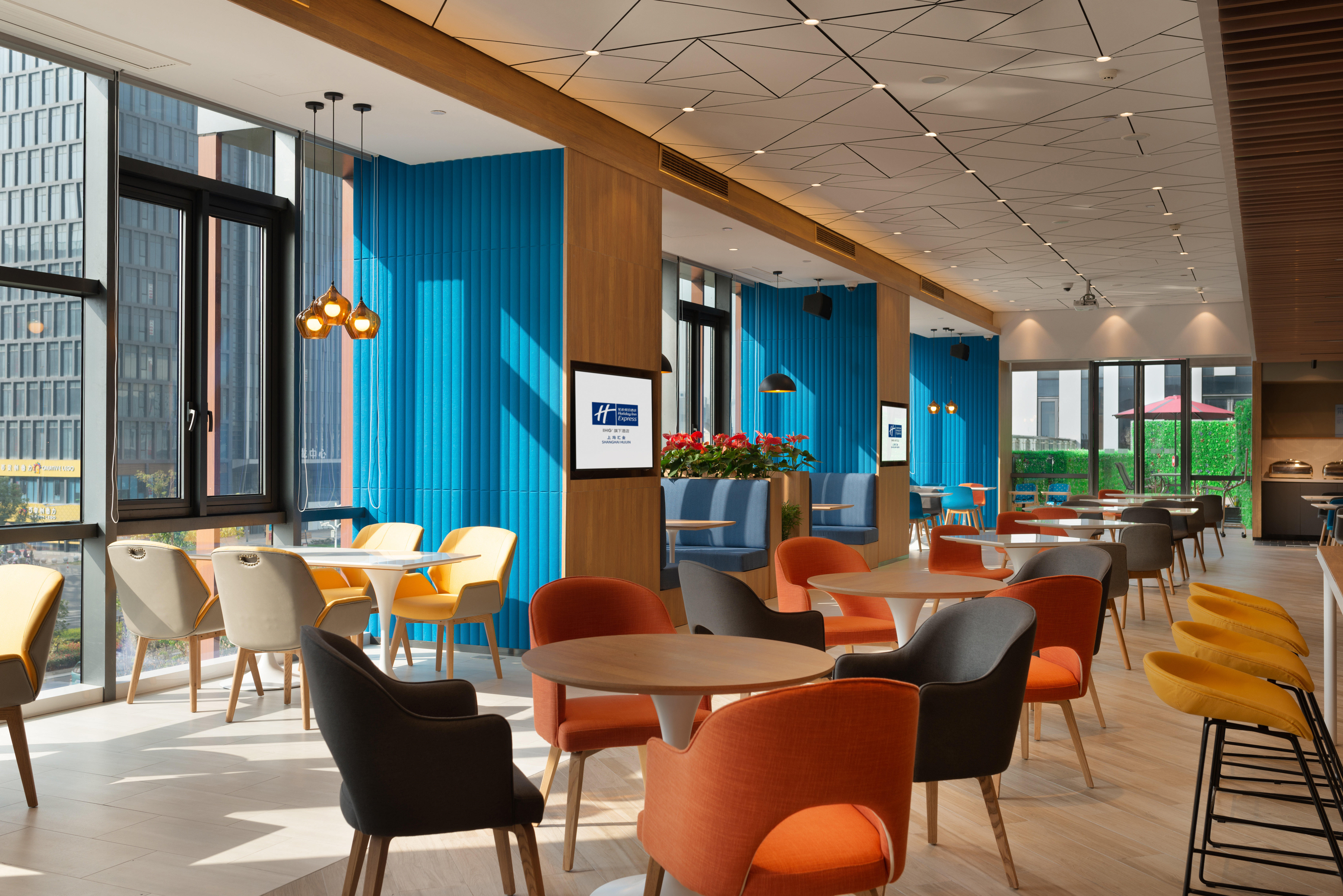 Holiday Inn Express Shanghai Huijin 18/24