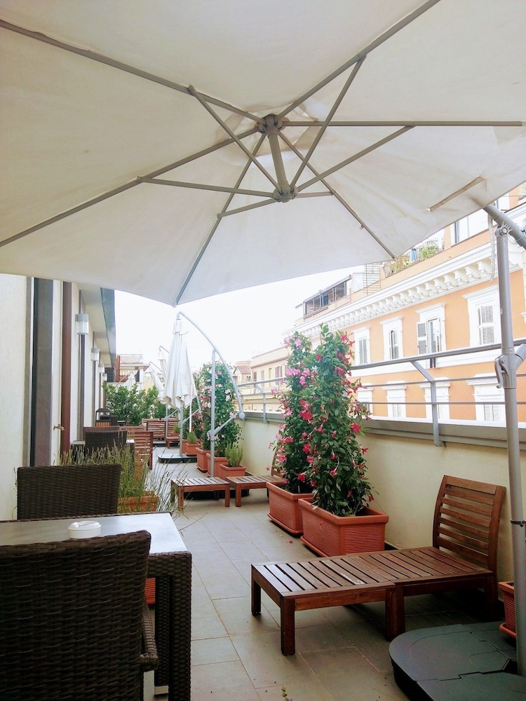 Hotel Domus Helena 37/55