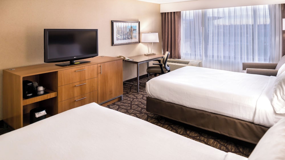 غرفة قياسية بسريرين مزدوجين لذوي الإعاقة، Holiday Inn Hotel Suites Warren 2/4