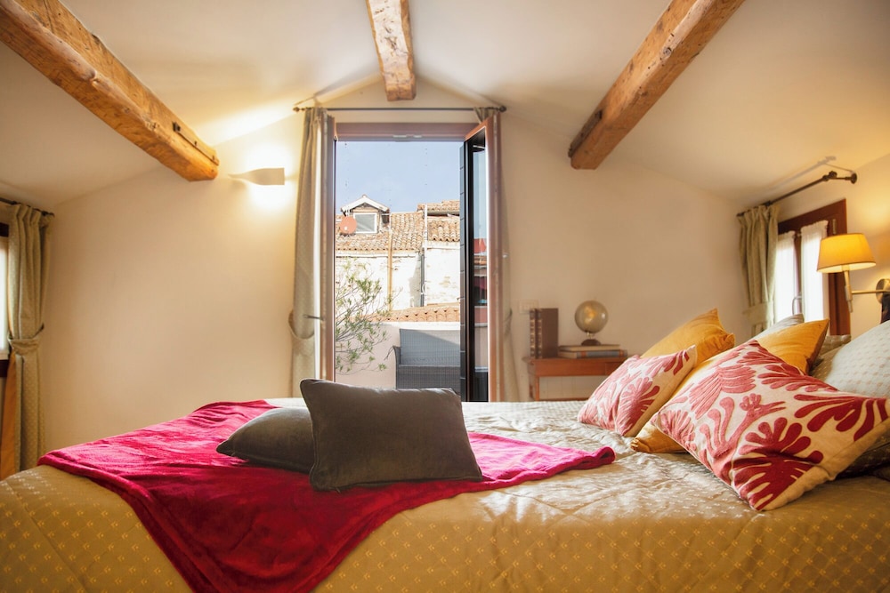 DELUXE, DOUBLE BED, TERRACE