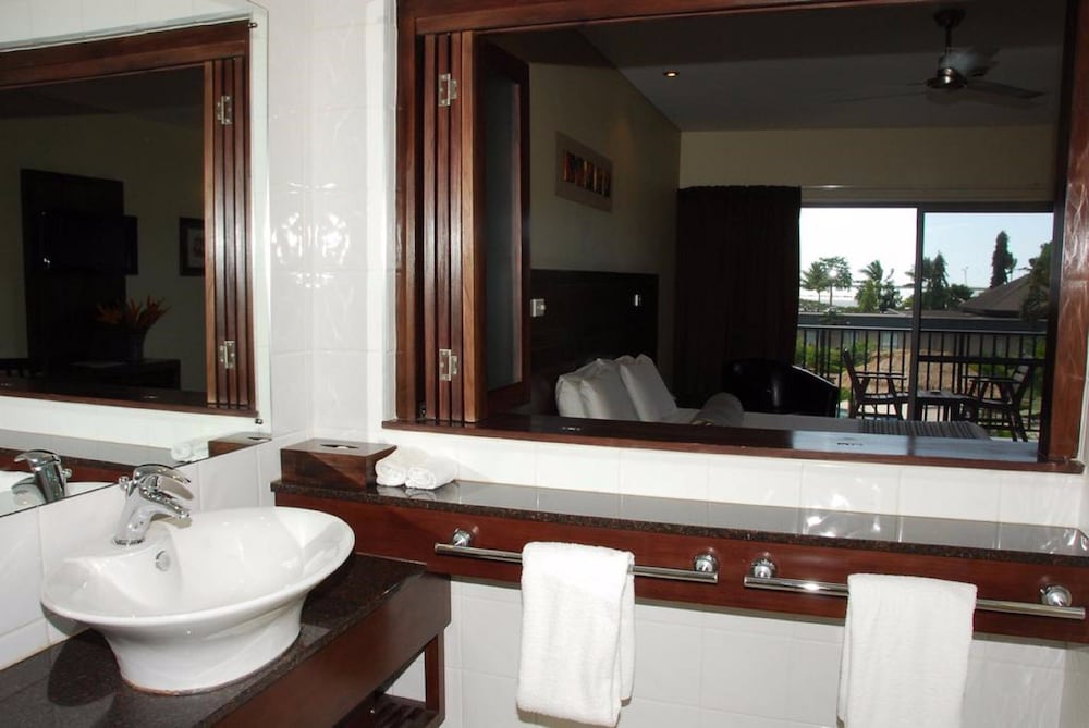 Tanoa Waterfront 40/45