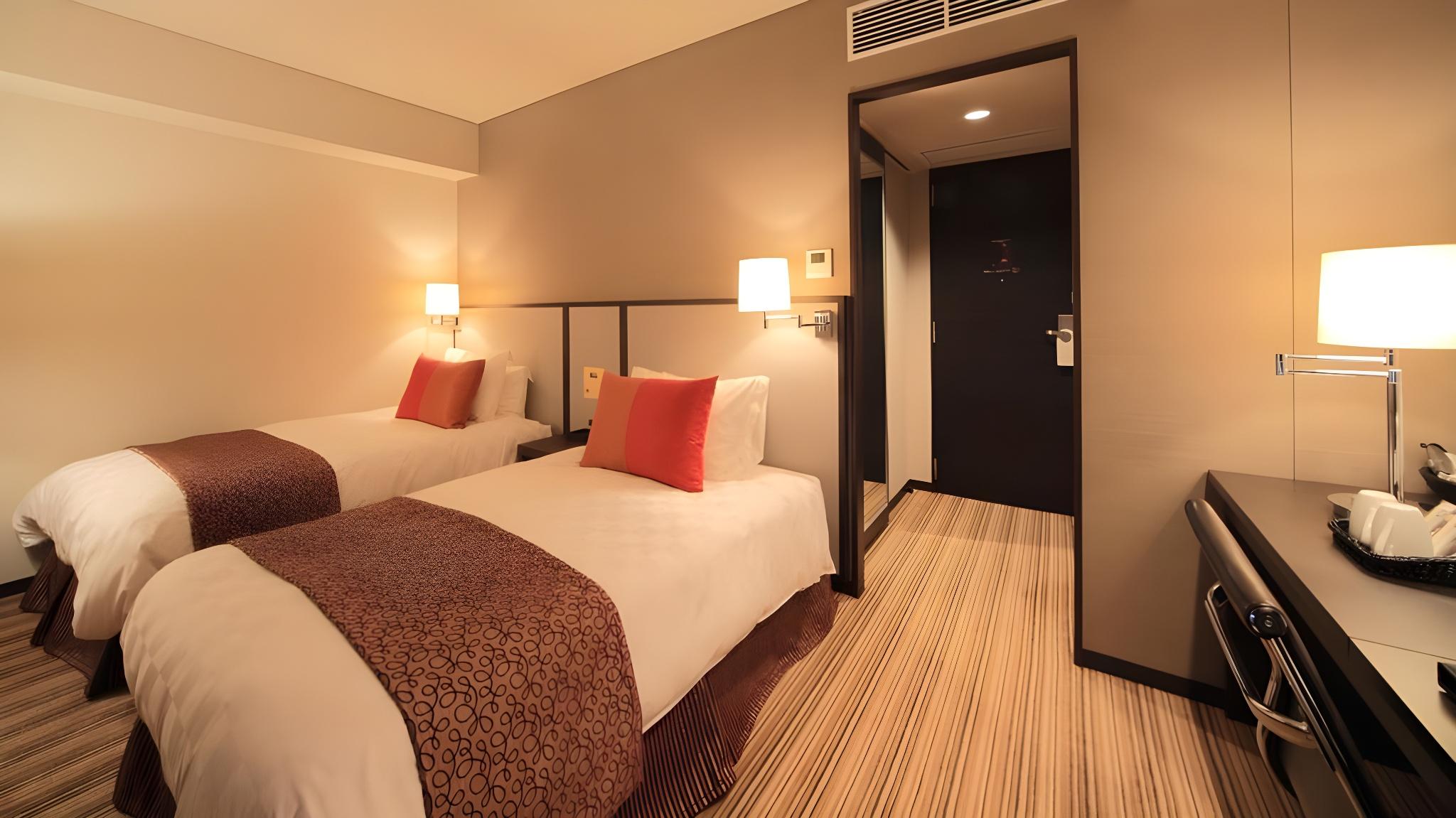 West, Twin Beds