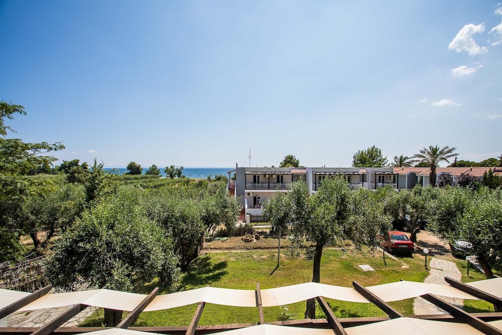 CORAL BLUE BEACH HOTEL 66/78