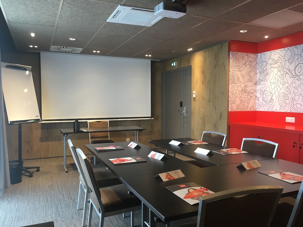 Ibis Niort Est Mendes France 46/47