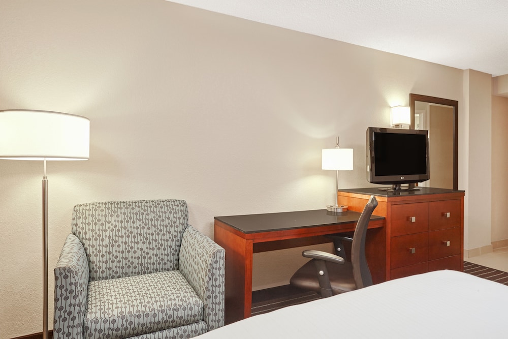 Holiday Inn Express Hampton Coliseum Central 46/80
