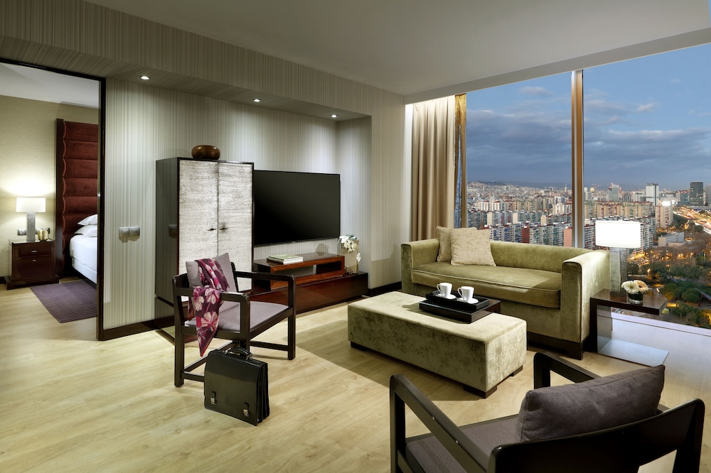 Hyatt Regency Barcelona Tower 44/82