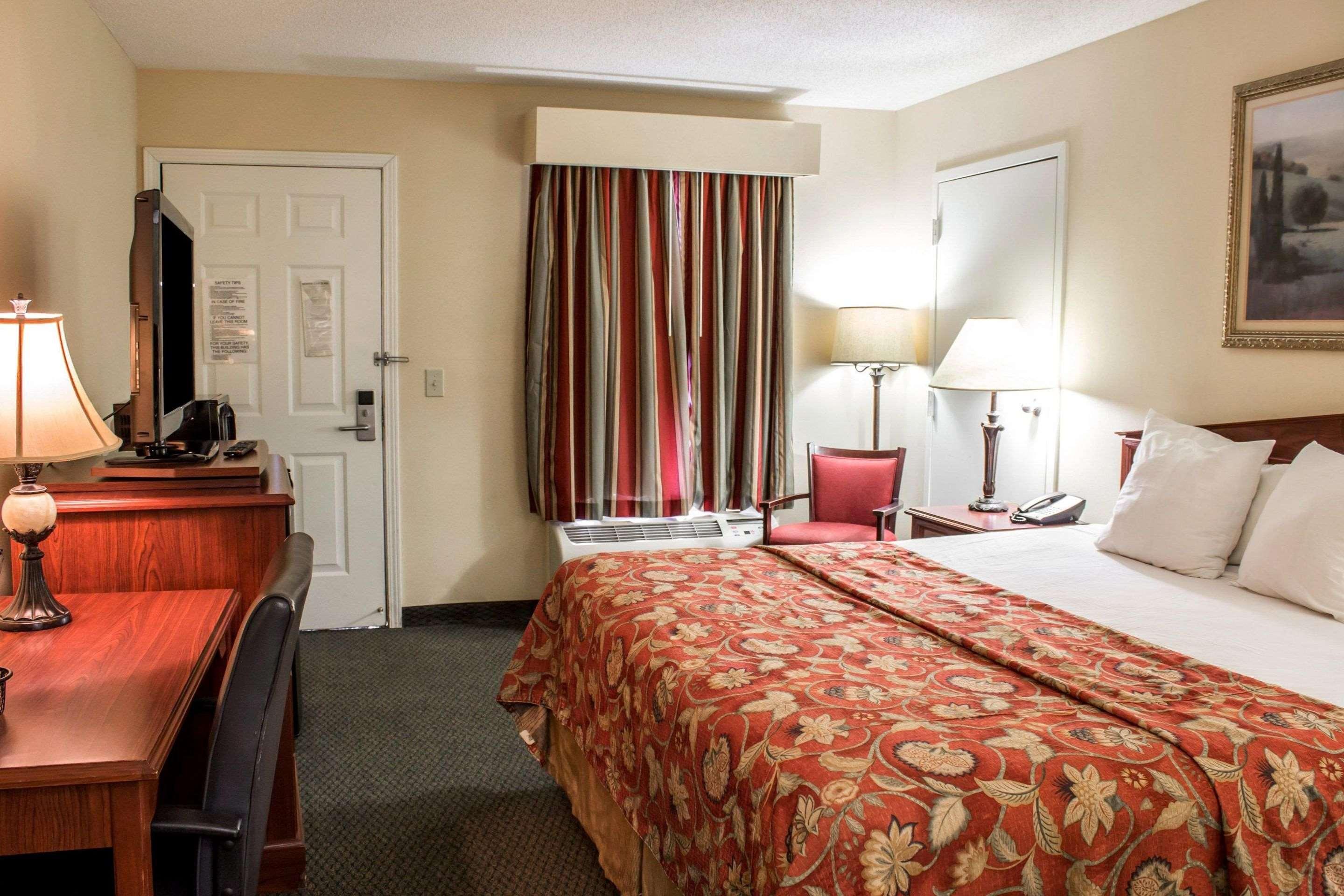 Econo Lodge Greenville near University 31/64