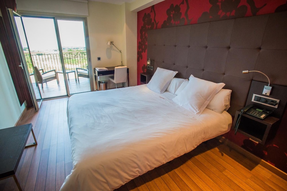 Eguren Ugarte Hotel 4/40