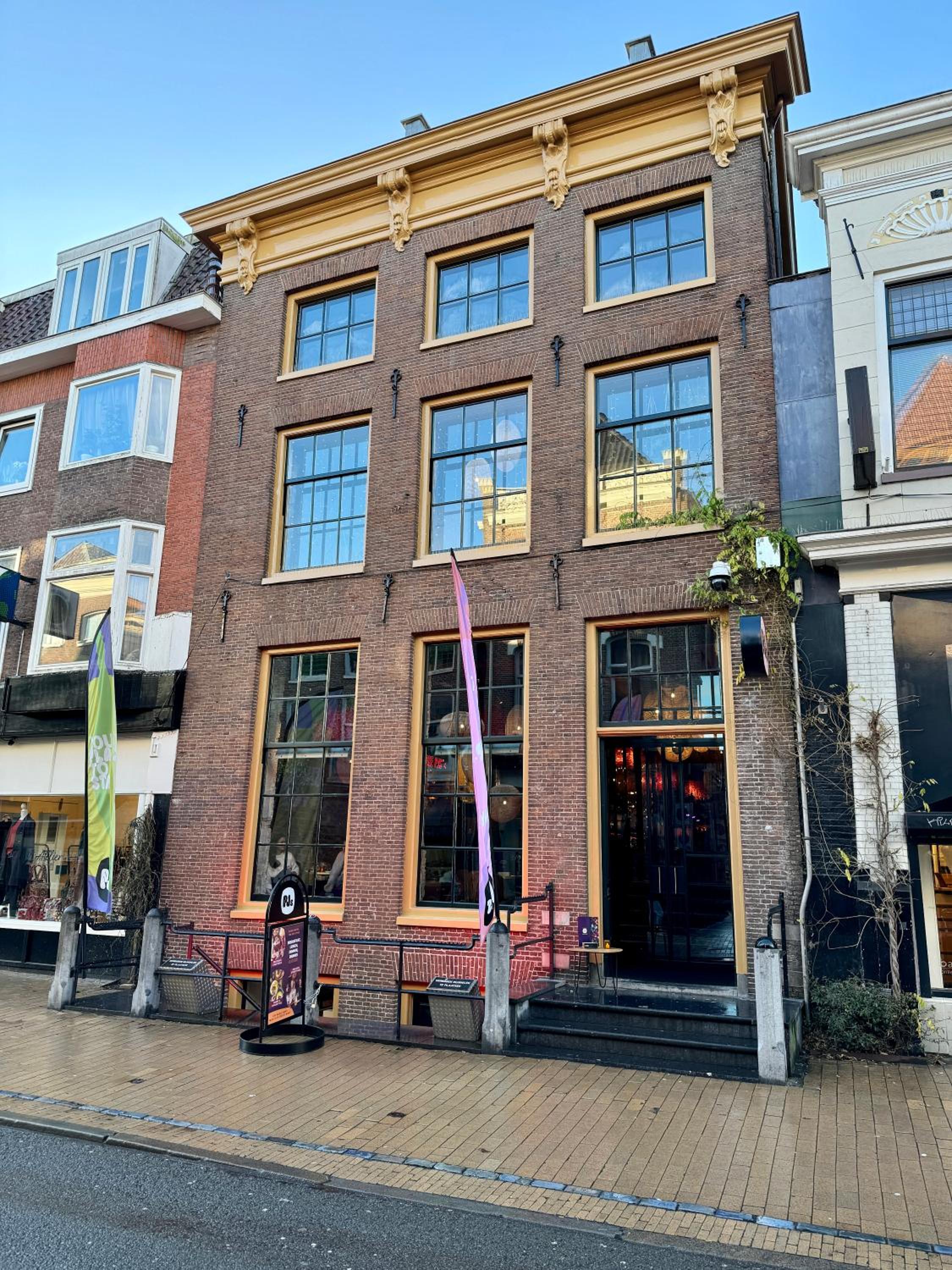 PJs Hostel 27/32