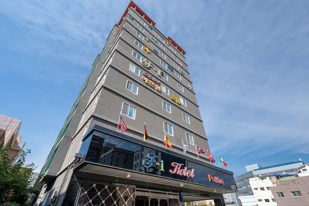 F1 Hotel 3/32