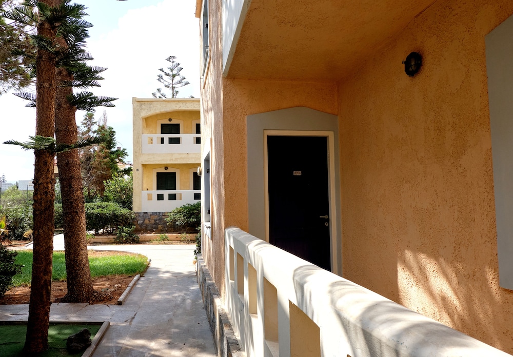 Niros Beach Apartments 6/58