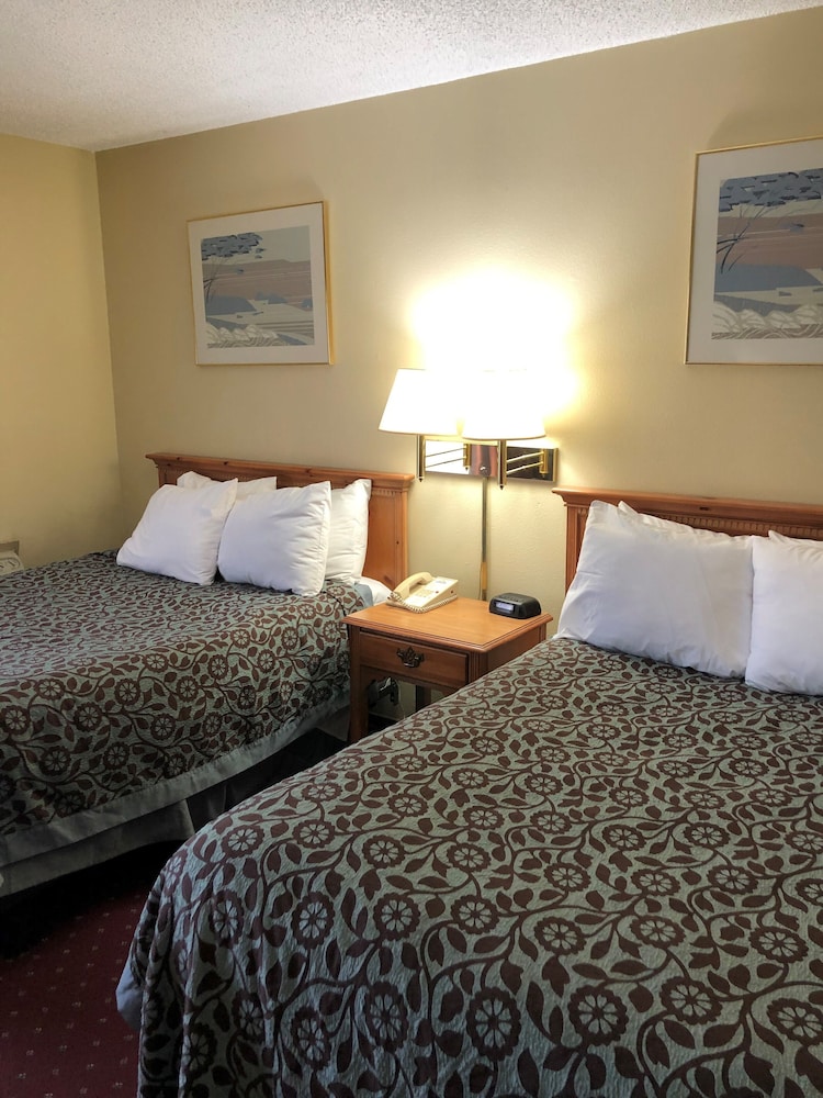 Days Inn By Wyndham Medford 4/22