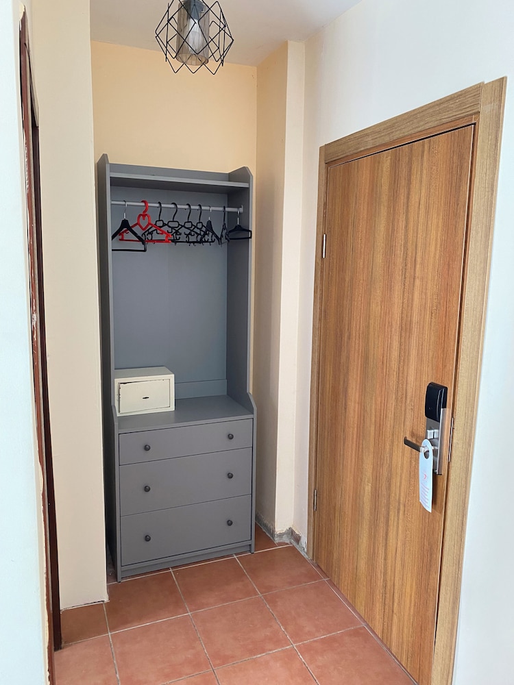 Lemas Suite Hotel 8/48