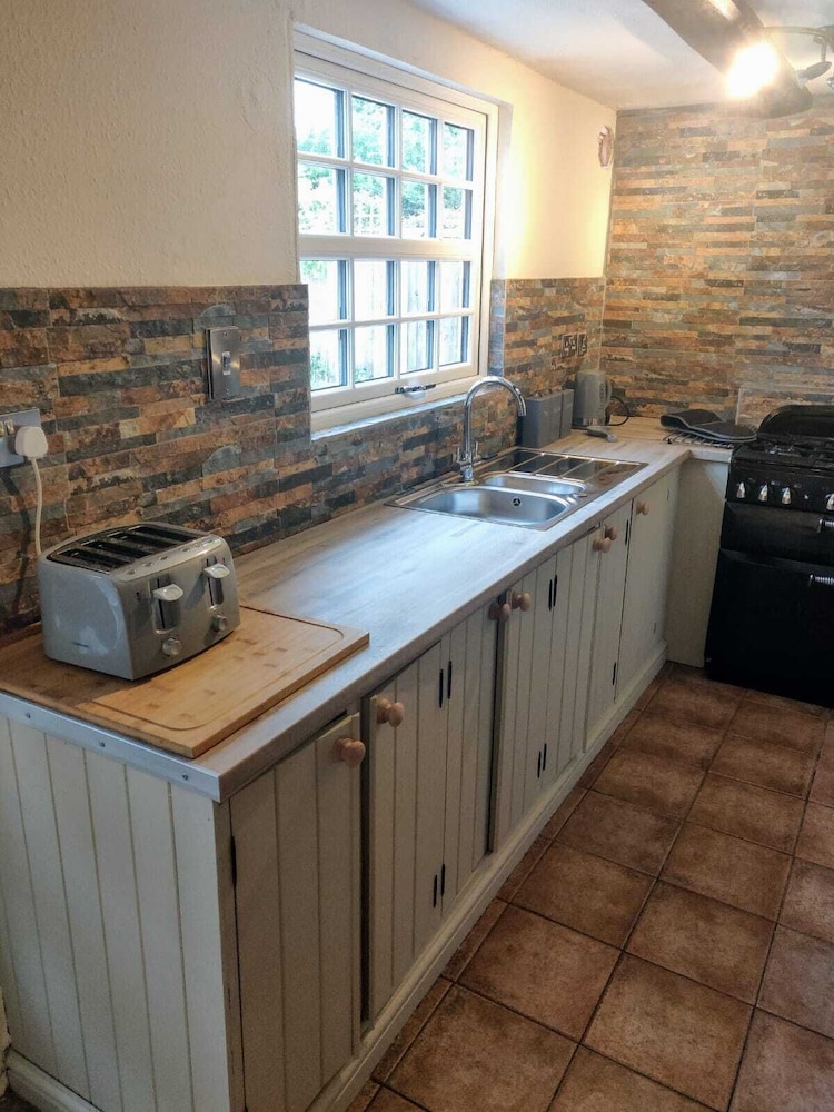 Whitehouse Guest House 2/50