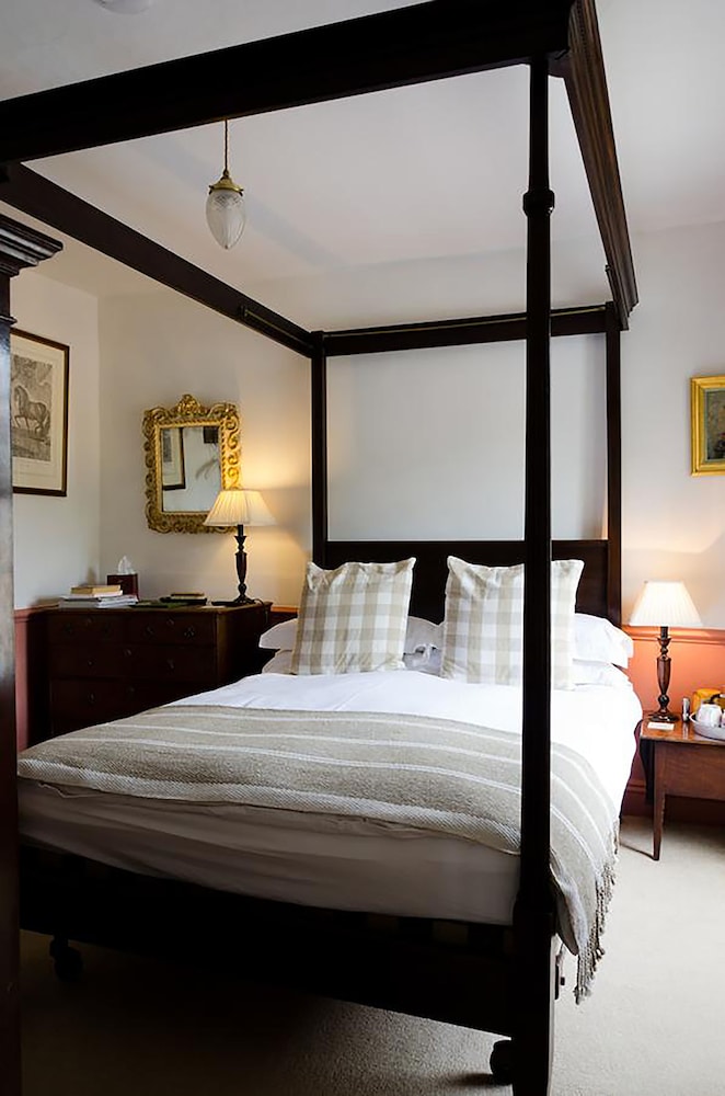 Heron House Bed &amp; Breakfast 1/23