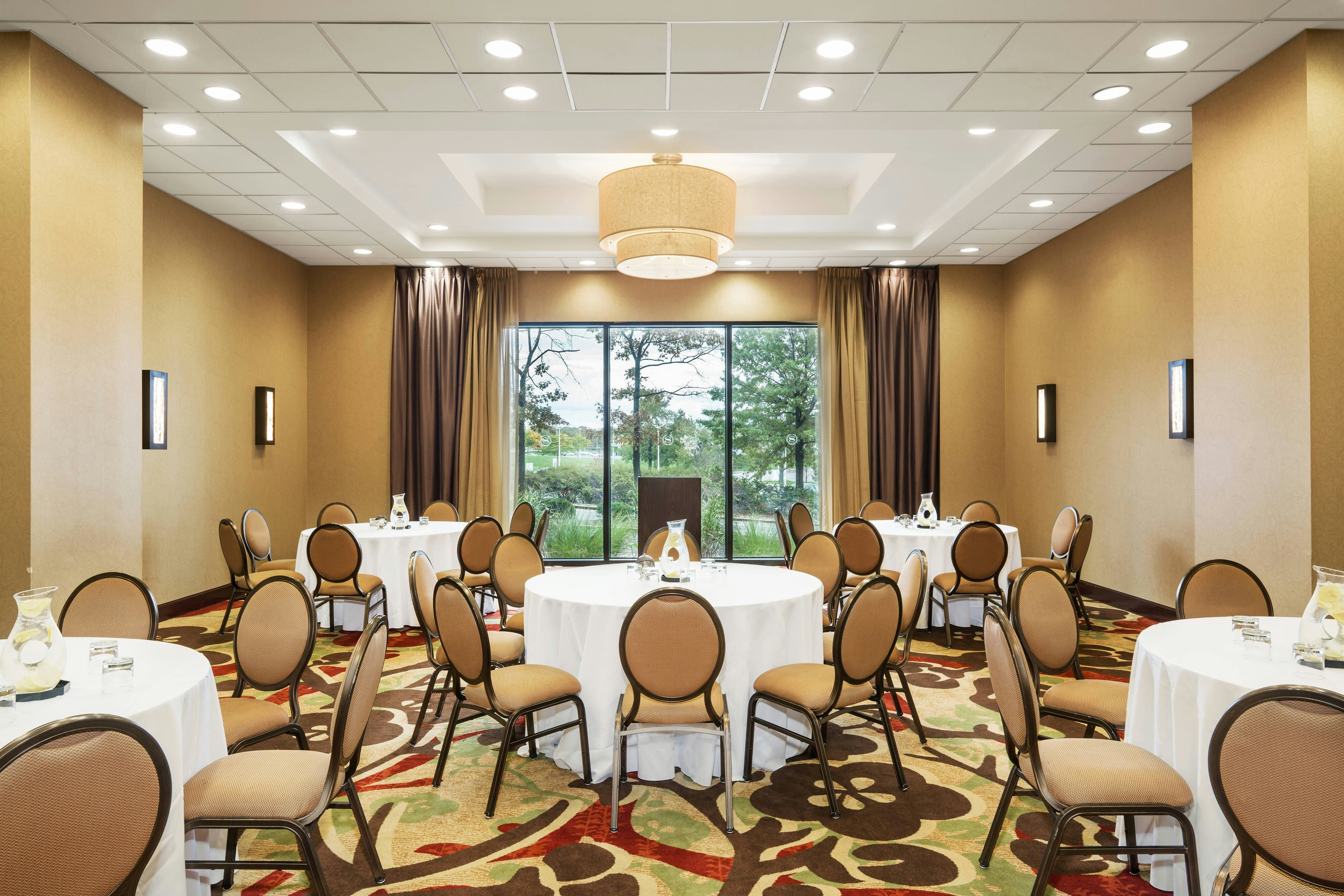 Sheraton Edison Hotel Raritan Center 14/15