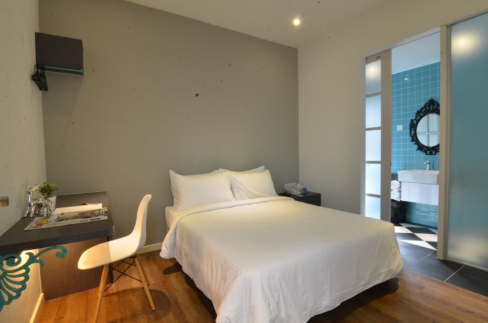 Havona Boutique Hotel at Mount Austin 16/48