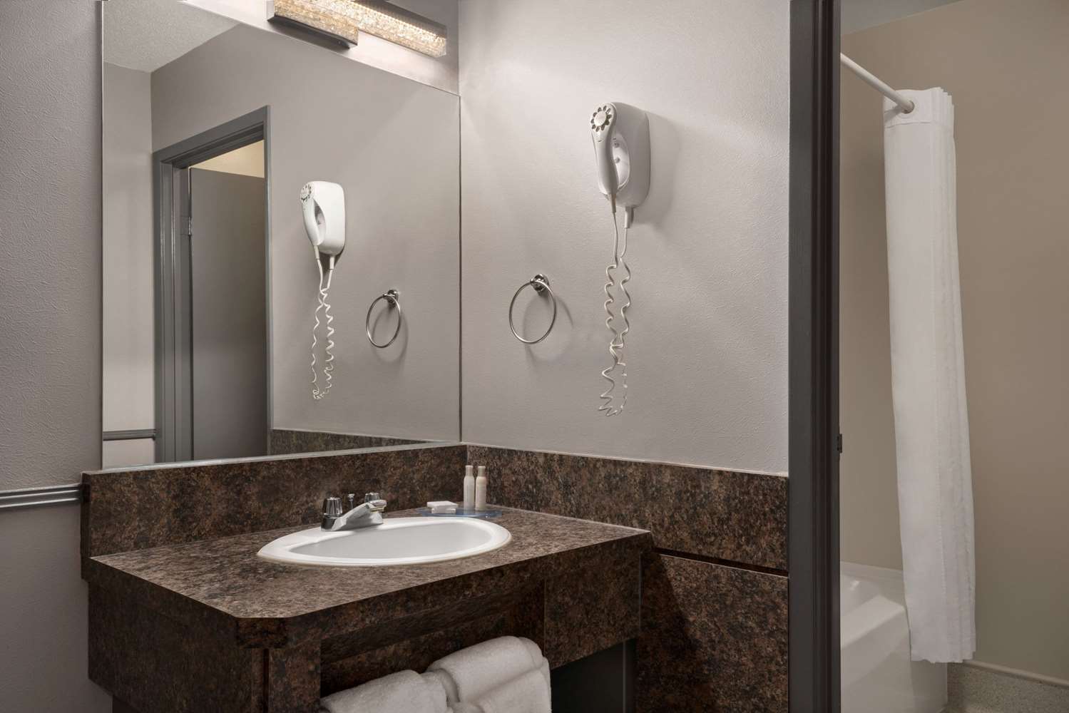 Travelodge By Wyndham Brandon 23/25