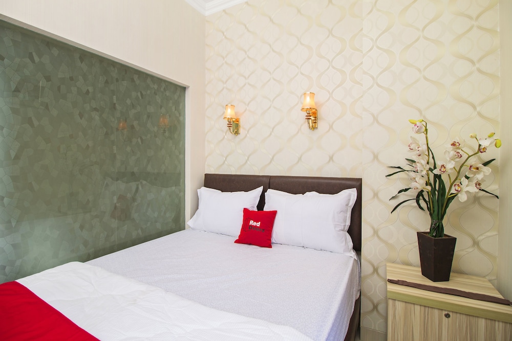 Reddoorz Plus Cideng Barat 12/21