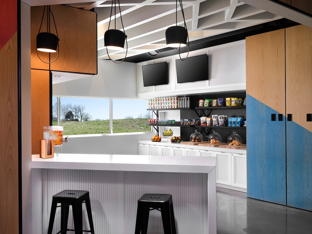 Aloft Knoxville West 45/59