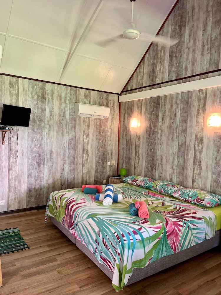 Deluxe, Studio, Queen Bed, Partial Sea View, Garden Area