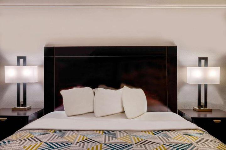 Home Place Suites 17/38
