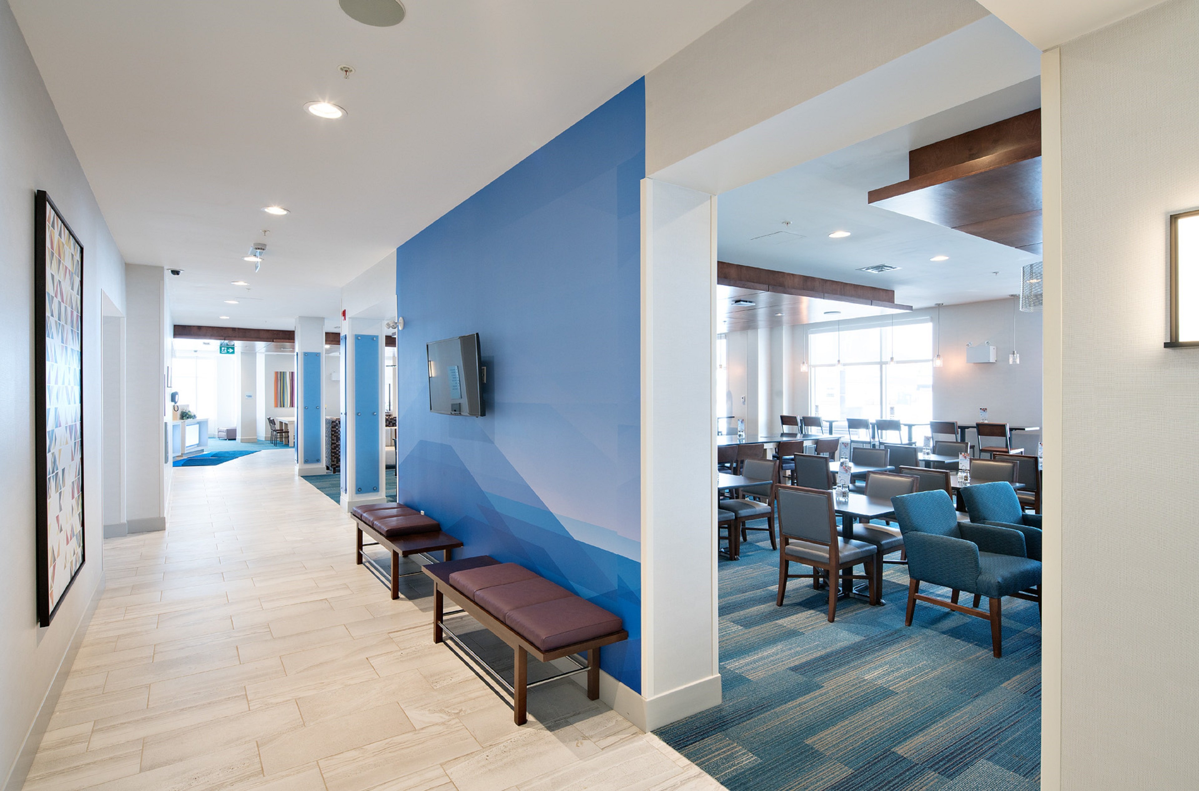 HOLIDAY INN EXPRESS RED DEER NORTH 23/38