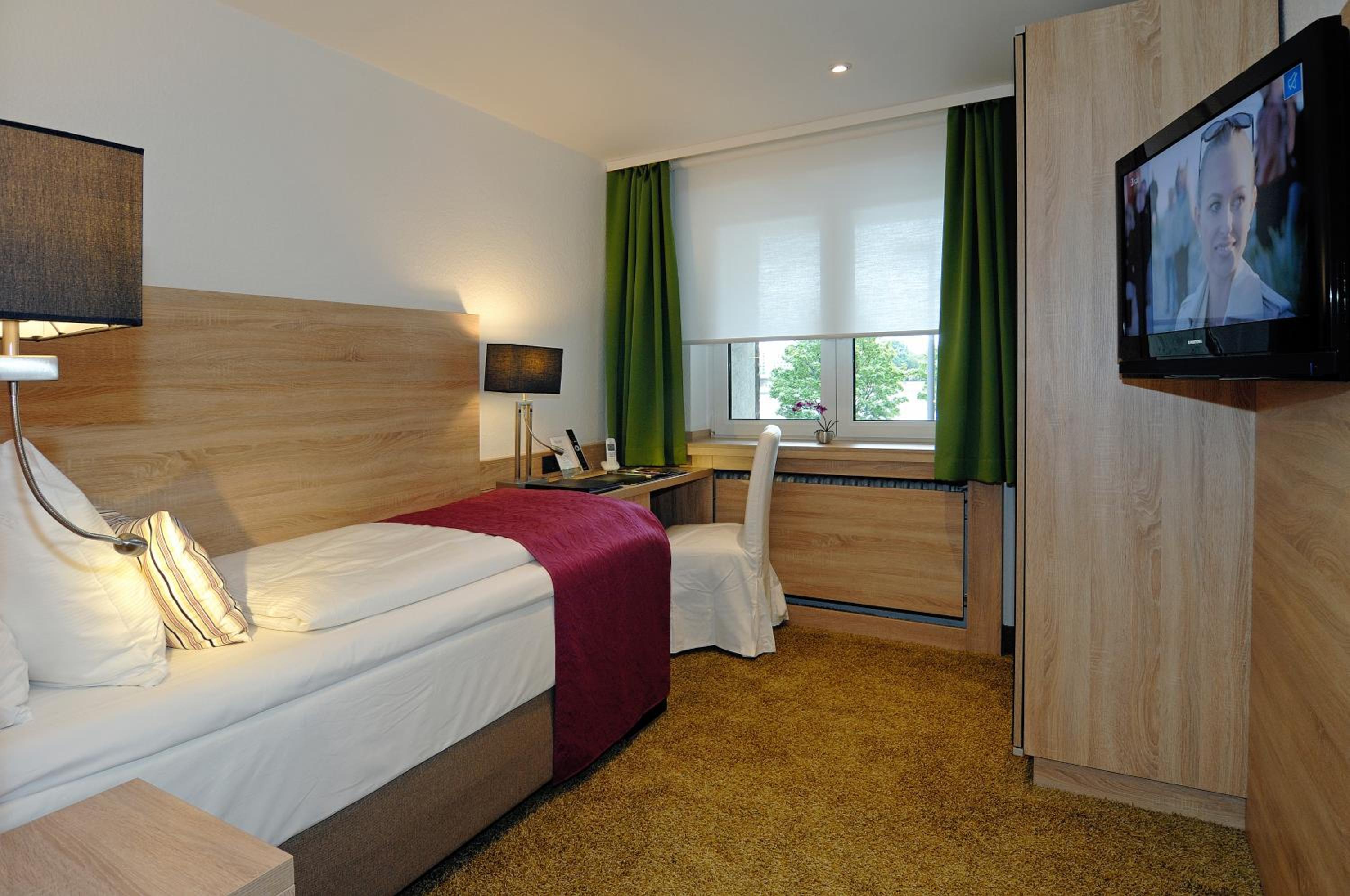 DELUXE, TWIN BEDS