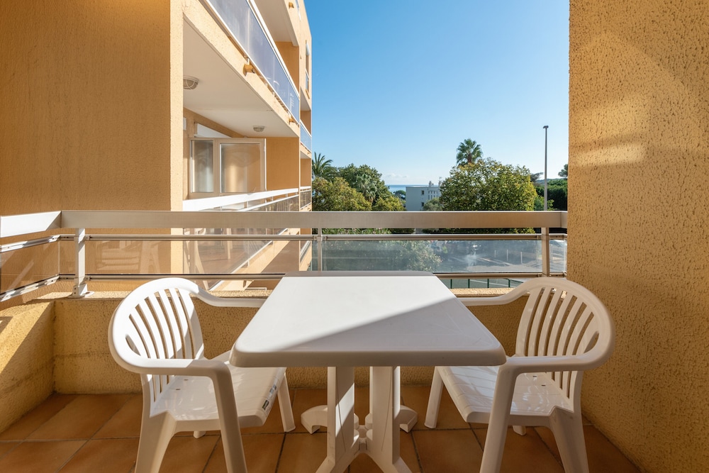 RESIDENCE LA ROSTAGNE 30/50
