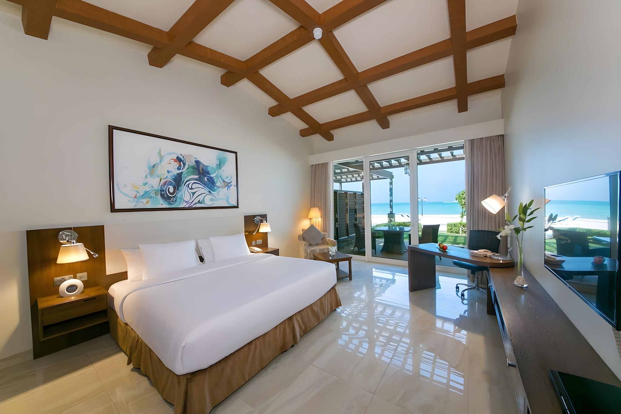Beach, Chalet, King Bed