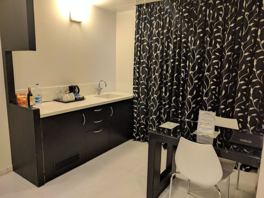 Blupetal A Business Hotel 8/40
